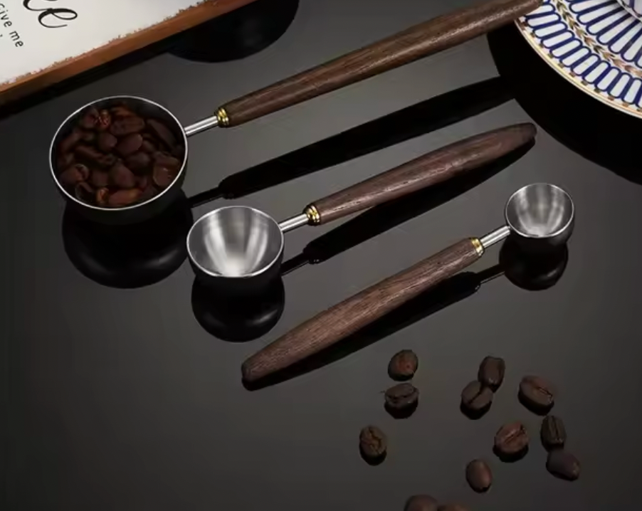 Measuring spoons in walnut (3x)